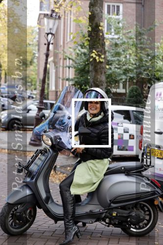 Amsterdam 11 oktober 2021
Presentatie fit platform van Antje Monteiro fit at home health & lifestyle. Chimene v Oosterhout en tanja Jess kwamen op vespa scooter