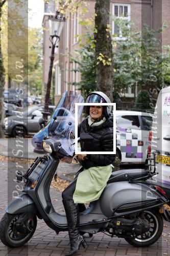 Amsterdam 11 oktober 2021
Presentatie fit platform van Antje Monteiro fit at home health & lifestyle. Chimene v Oosterhout en tanja Jess kwamen op vespa scooter