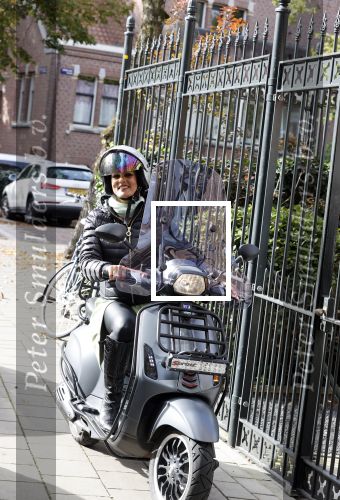 Amsterdam 11 oktober 2021
Presentatie fit platform van Antje Monteiro fit at home health & lifestyle. Chimene v Oosterhout en tanja Jess kwamen op vespa scooter