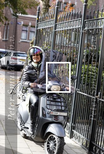 Amsterdam 11 oktober 2021
Presentatie fit platform van Antje Monteiro fit at home health & lifestyle. Chimene v Oosterhout en tanja Jess kwamen op vespa scooter