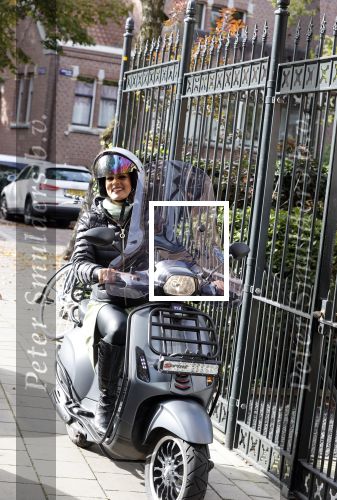 Amsterdam 11 oktober 2021
Presentatie fit platform van Antje Monteiro fit at home health & lifestyle. Chimene v Oosterhout en tanja Jess kwamen op vespa scooter