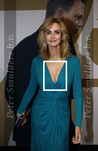 Amsterdam 28 september 2021
Premiere James Bond in Tuschinski. daphne Deckers kwam met haar dochter Emma Deckers