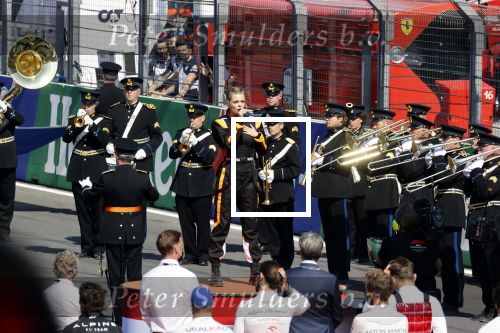 Zandvoort 5 september 2021
GP formule 1 op Zandvoort .
Davina Michelle zingt het volkslied en ze zingt een song samen met Armin v Buuren als de DJ