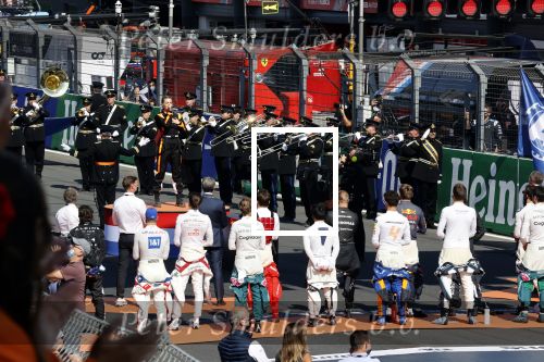 Zandvoort 5 september 2021
GP formule 1 op Zandvoort .
Davina Michelle zingt het volkslied en ze zingt een song samen met Armin v Buuren als de DJ
