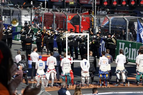 Zandvoort 5 september 2021
GP formule 1 op Zandvoort .
Davina Michelle zingt het volkslied en ze zingt een song samen met Armin v Buuren als de DJ