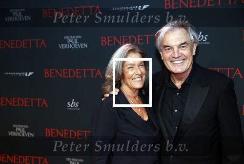Amsterdam 12 oktober 2021
Premiere Benedetta  in Tuschinski. paul Verhoeven is de regisseur. Derek de Lint met zijn vrouw