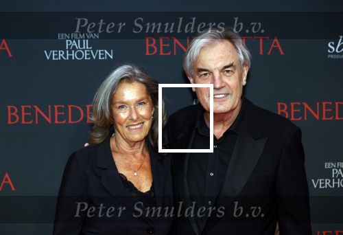 Amsterdam 12 oktober 2021
Premiere Benedetta  in Tuschinski. paul Verhoeven is de regisseur. Derek de Lint met zijn vrouw