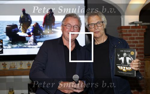 Volendam 12 oktober 2021
Boekpresentatie Jan Keizer bij Hotel Spaander in Volendam . Alle oude bendleden van BZN zijn aanwezig zoals Annie Schilder Carola Smit Jan Tuijp Jack Veerman Thomas Tol Dick Plat
