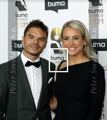 Amsterdam 20 september 2021
Buma awards in Bimhuis in Amsterdam.
Dionne Stax kwam met haar vriend Steven Jansen van Lucasandsteve mee. Lucas de Wert  was met zijn vrouw Evelien .