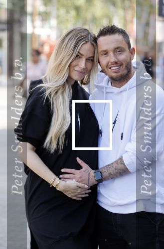 Lelystad 3 september 2021
Andre Hazes en Djarno Hofland hebben een AH6 geopend in de outlet in lelystad. Djarno met zijn zwangere vriendin Manon Kool