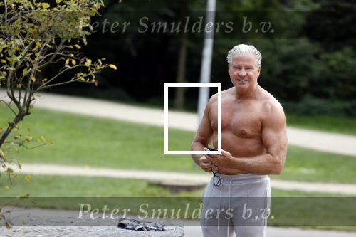 Amsterdam 6 september 2021
Dries Roelvink aan het trainen in het vondelpark.
Ook gaat hij met fans op de foto