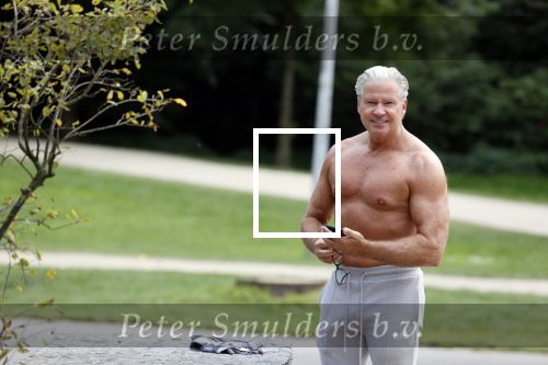 Amsterdam 6 september 2021
Dries Roelvink aan het trainen in het vondelpark.
Ook gaat hij met fans op de foto