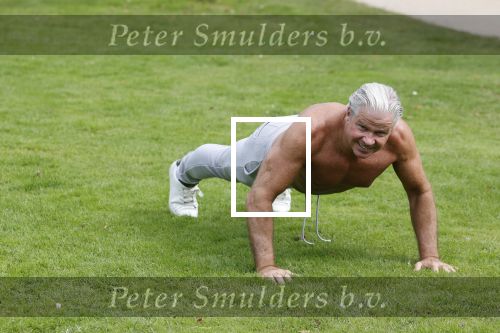 Amsterdam 6 september 2021
Dries Roelvink aan het trainen in het vondelpark.
Ook gaat hij met fans op de foto