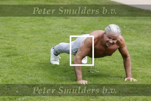 Amsterdam 6 september 2021
Dries Roelvink aan het trainen in het vondelpark.
Ook gaat hij met fans op de foto