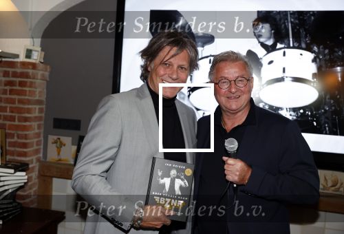 Volendam 12 oktober 2021
Boekpresentatie Jan Keizer bij Hotel Spaander in Volendam . Alle oude bendleden van BZN zijn aanwezig zoals Annie Schilder Carola Smit Jan Tuijp Jack Veerman Thomas Tol Dick Plat . Edwin v Hoevelaak kwam met zijn vriendin Natasja Poels