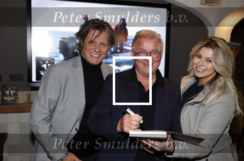 Volendam 12 oktober 2021
Boekpresentatie Jan Keizer bij Hotel Spaander in Volendam . Alle oude bendleden van BZN zijn aanwezig zoals Annie Schilder Carola Smit Jan Tuijp Jack Veerman Thomas Tol Dick Plat . Edwin v Hoevelaak kwam met zijn vriendin Natasja Poels
