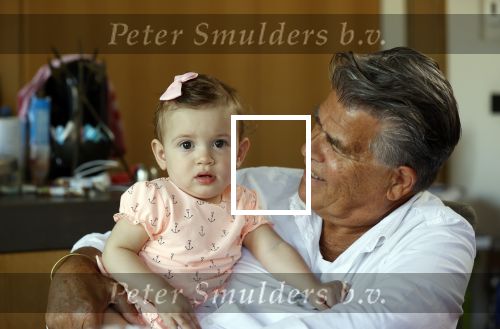 Kanne Belgie 14 september 2021
Emile ratelband met zijn 1 jaar oude dochter Betheke-Pleun in de tuin van zijn huis.