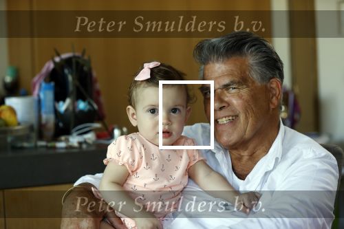 Kanne Belgie 14 september 2021
Emile ratelband met zijn 1 jaar oude dochter Betheke-Pleun in de tuin van zijn huis.