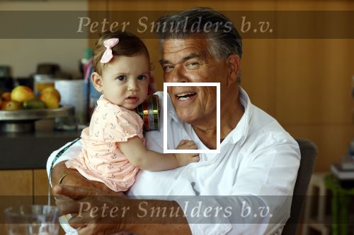 Kanne Belgie 14 september 2021
Emile ratelband met zijn 1 jaar oude dochter Betheke-Pleun in de tuin van zijn huis.