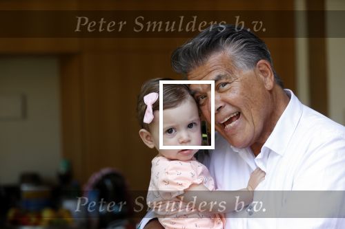 Kanne Belgie 14 september 2021
Emile ratelband met zijn 1 jaar oude dochter Betheke-Pleun in de tuin van zijn huis.