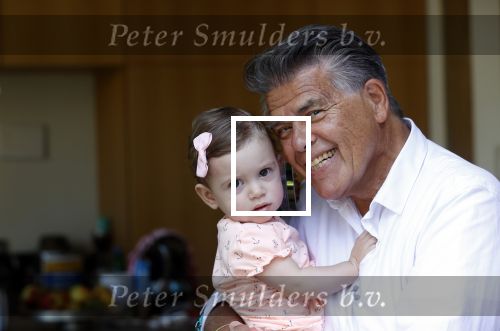Kanne Belgie 14 september 2021
Emile ratelband met zijn 1 jaar oude dochter Betheke-Pleun in de tuin van zijn huis.