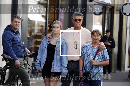 Amsterdam 18 september 2021
Emile Ratelband met zijn kinderen Emilio en Royce op de PC Hooftstraat