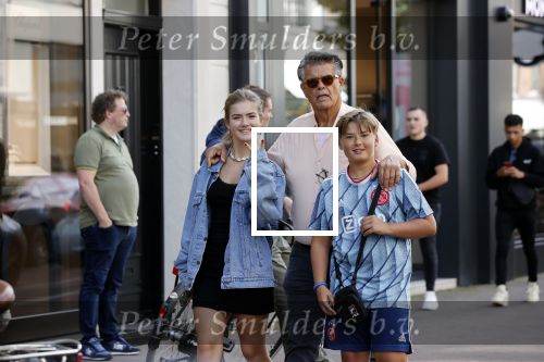 Amsterdam 18 september 2021
Emile Ratelband met zijn kinderen Emilio en Royce op de PC Hooftstraat