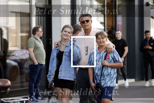 Amsterdam 18 september 2021
Emile Ratelband met zijn kinderen Emilio en Royce op de PC Hooftstraat