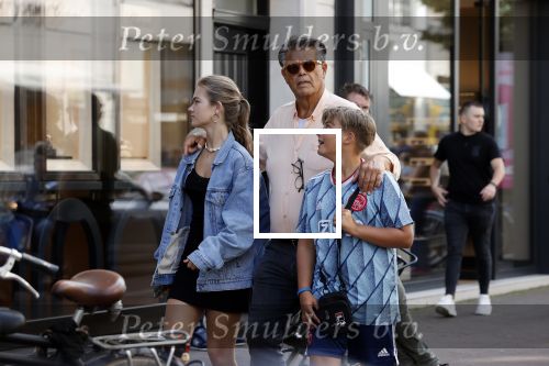 Amsterdam 18 september 2021
Emile Ratelband met zijn kinderen Emilio en Royce op de PC Hooftstraat