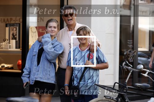 Amsterdam 18 september 2021
Emile Ratelband met zijn kinderen Emilio en Royce op de PC Hooftstraat