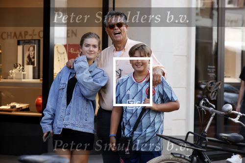 Amsterdam 18 september 2021
Emile Ratelband met zijn kinderen Emilio en Royce op de PC Hooftstraat