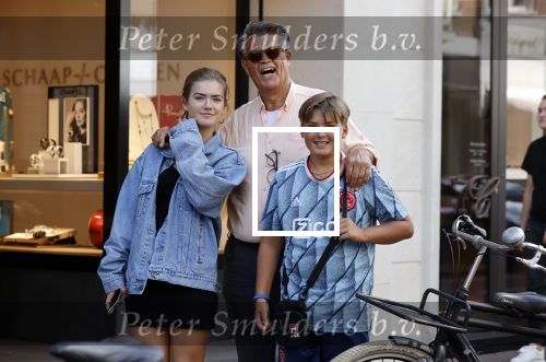 Amsterdam 18 september 2021
Emile Ratelband met zijn kinderen Emilio en Royce op de PC Hooftstraat
