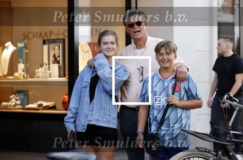 Amsterdam 18 september 2021
Emile Ratelband met zijn kinderen Emilio en Royce op de PC Hooftstraat