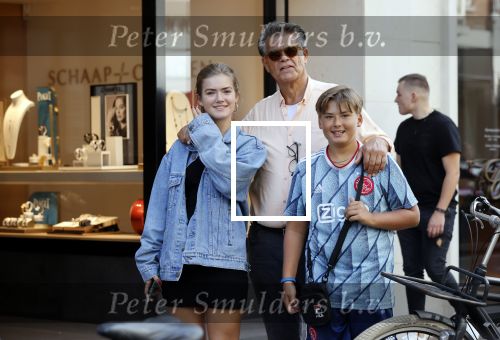 Amsterdam 18 september 2021
Emile Ratelband met zijn kinderen Emilio en Royce op de PC Hooftstraat