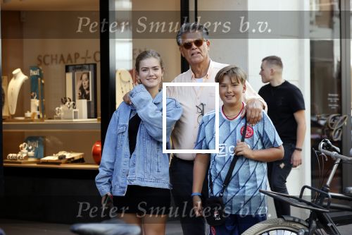 Amsterdam 18 september 2021
Emile Ratelband met zijn kinderen Emilio en Royce op de PC Hooftstraat