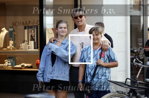 Amsterdam 18 september 2021
Emile Ratelband met zijn kinderen Emilio en Royce op de PC Hooftstraat