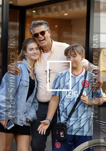 Amsterdam 18 september 2021
Emile Ratelband met zijn kinderen Emilio en Royce op de PC Hooftstraat