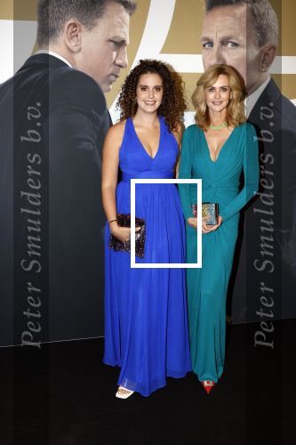 Amsterdam 28 september 2021
Premiere James Bond in Tuschinski. daphne Deckers kwam met haar dochter Emma Deckers
