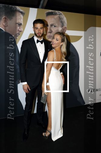 Amsterdam 28 september 2021
Premiere James Bond in Tuschinski. Emma Heesters kwam met haar vriend voetballer Wesley Hoedt