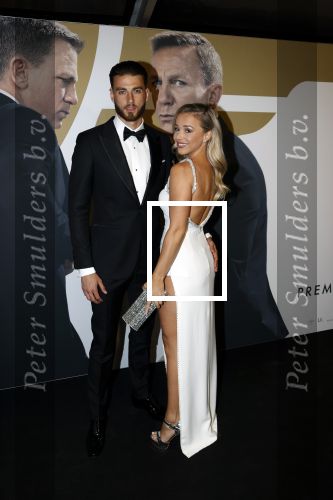 Amsterdam 28 september 2021
Premiere James Bond in Tuschinski. Emma Heesters kwam met haar vriend voetballer Wesley Hoedt