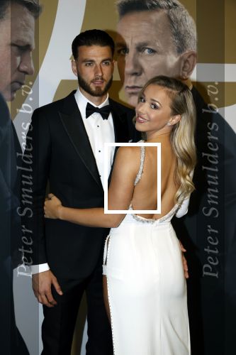 Amsterdam 28 september 2021
Premiere James Bond in Tuschinski. Emma Heesters kwam met haar vriend voetballer Wesley Hoedt