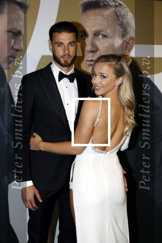 Amsterdam 28 september 2021
Premiere James Bond in Tuschinski. Emma Heesters kwam met haar vriend voetballer Wesley Hoedt