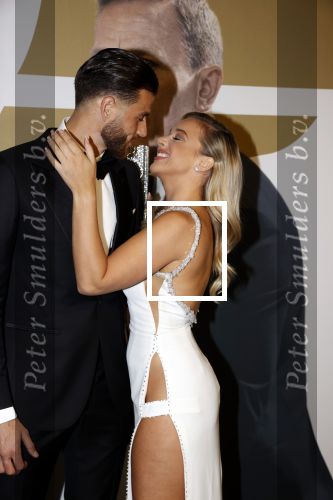 Amsterdam 28 september 2021
Premiere James Bond in Tuschinski. Emma Heesters kwam met haar vriend voetballer Wesley Hoedt