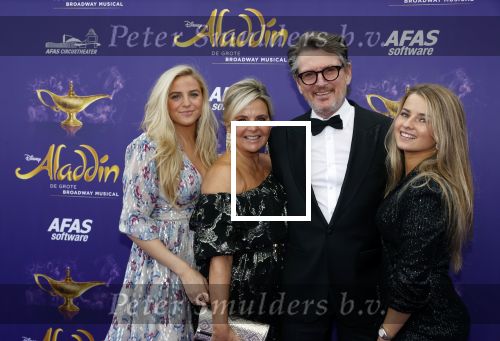 Scheveningen 26 september 2021
Premiere Aladdin in het circustheater. Erik de Zwart met vrouw en dochters