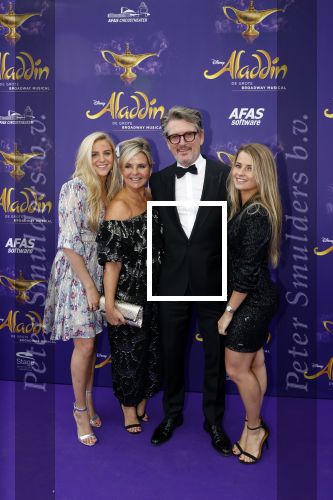 Scheveningen 26 september 2021
Premiere Aladdin in het circustheater. Erik de Zwart met vrouw en dochters