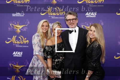 Scheveningen 26 september 2021
Premiere Aladdin in het circustheater. Erik de Zwart met vrouw en dochters