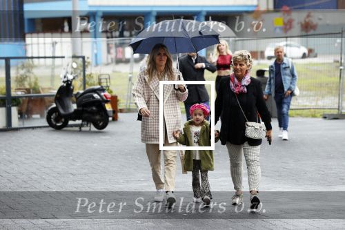 Amsterdam 3 oktober 2021
Premiere grote sinterklaasfilm in Pathe Noord.
Estavana Polman met dochter en moeder