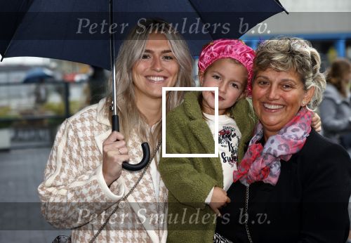 Amsterdam 3 oktober 2021
Premiere grote sinterklaasfilm in Pathe Noord.
Estavana Polman met dochter en moeder