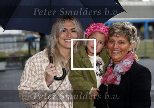 Amsterdam 3 oktober 2021
Premiere grote sinterklaasfilm in Pathe Noord.
Estavana Polman met dochter en moeder