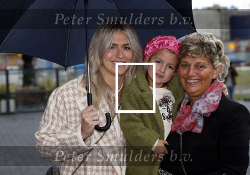 Amsterdam 3 oktober 2021
Premiere grote sinterklaasfilm in Pathe Noord.
Estavana Polman met dochter en moeder